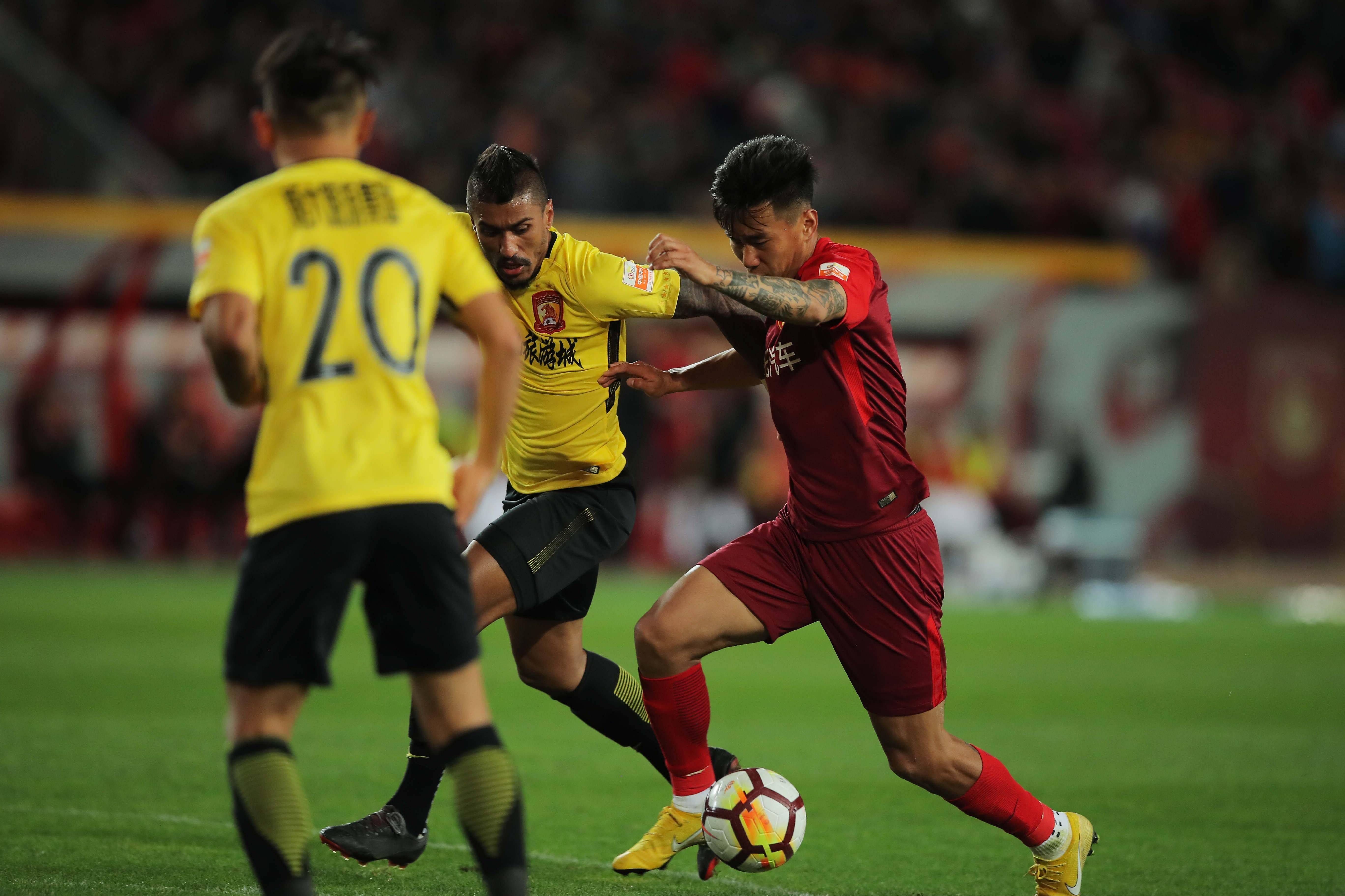 JIUYOUSPORTS-冲刺阶段突围战来临,斯图加特围绕中超豪取连胜,赛场秩序良好,临场指挥获称赞的简单介绍