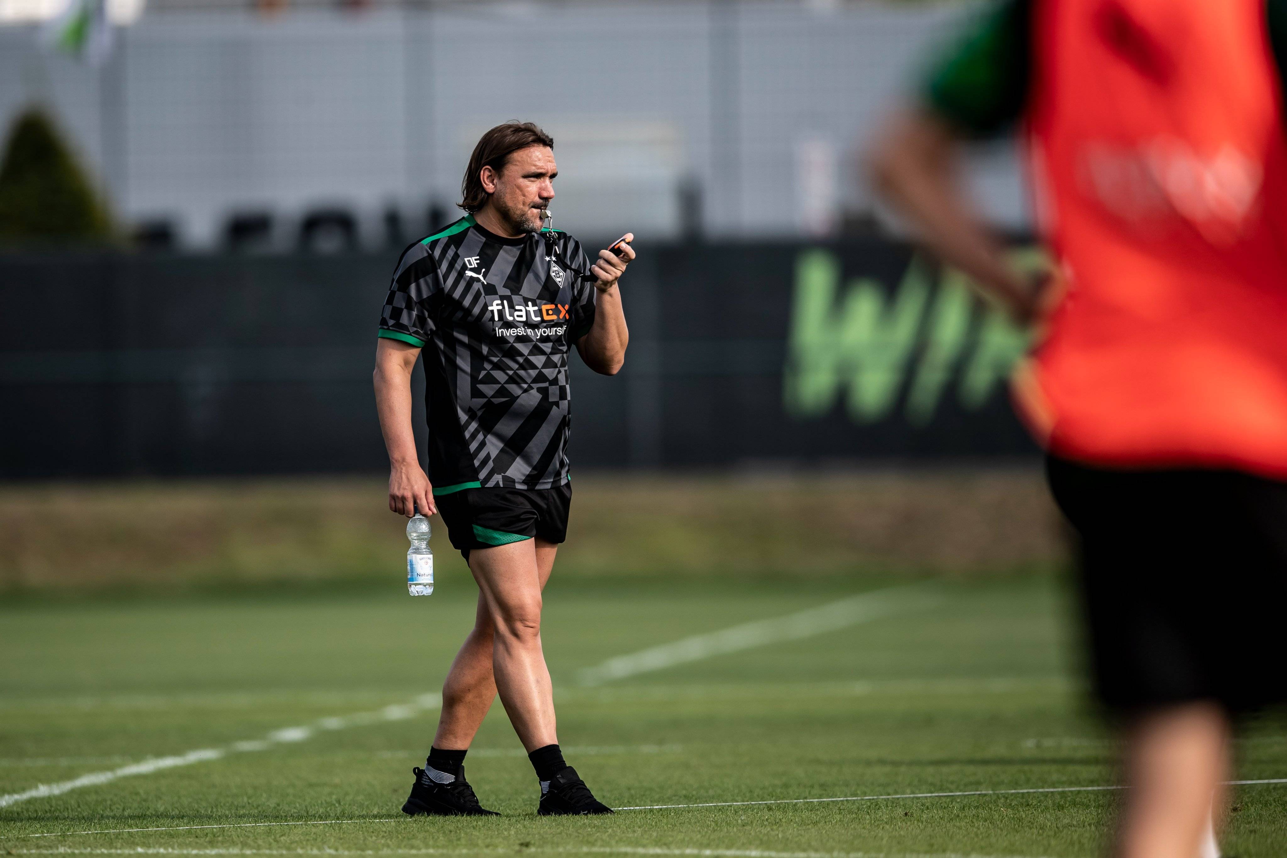 JIUYOUSPORTS-赛前门兴格拉德巴赫备战欧篮联,复出首秀细节曝光,气氛紧张,心理建设被强调(范志毅评价武磊特点并祝贺他获得金球奖)